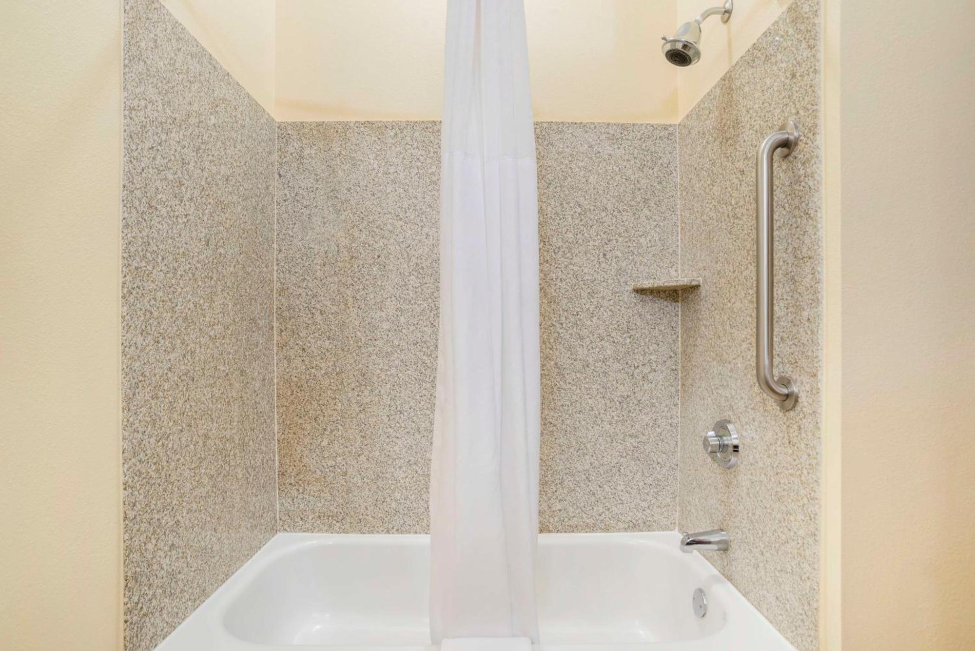 Best Western Plus Flowood Inn & Suites Bagian luar foto